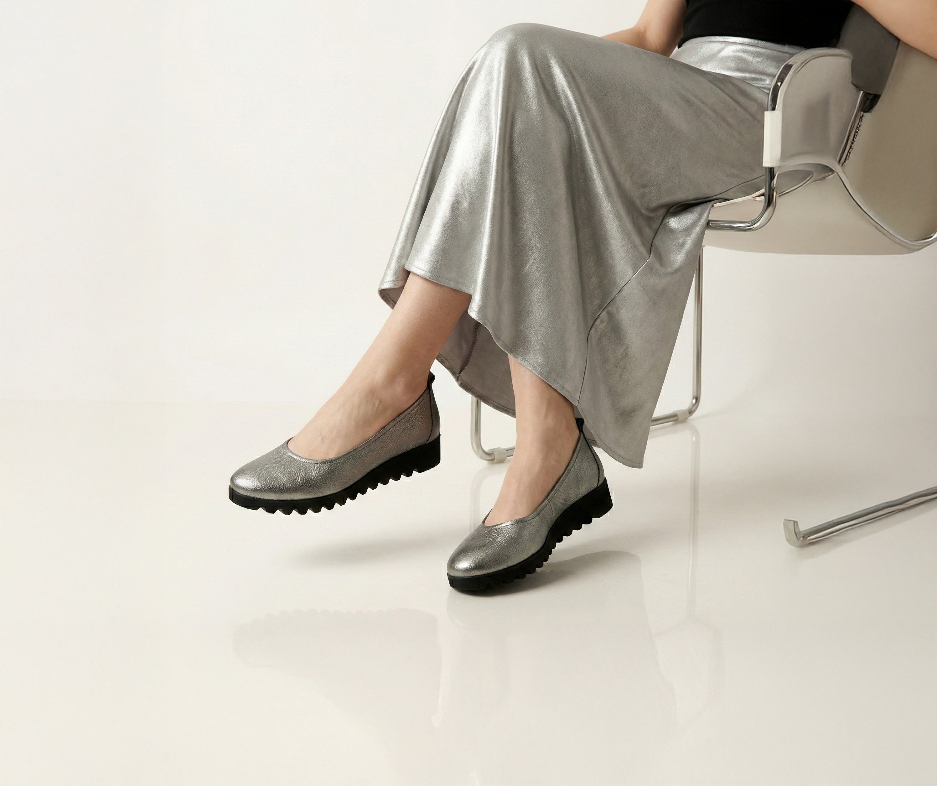 8 Best Ladies' Dress Shoes for Bunions (Stylish!)