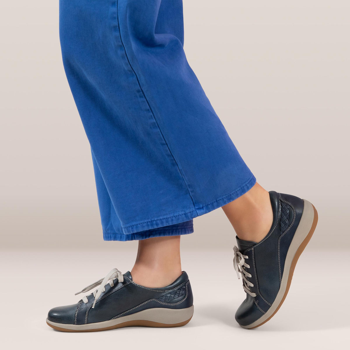 Dana Lace Up Oxford Lifestyle #color_black