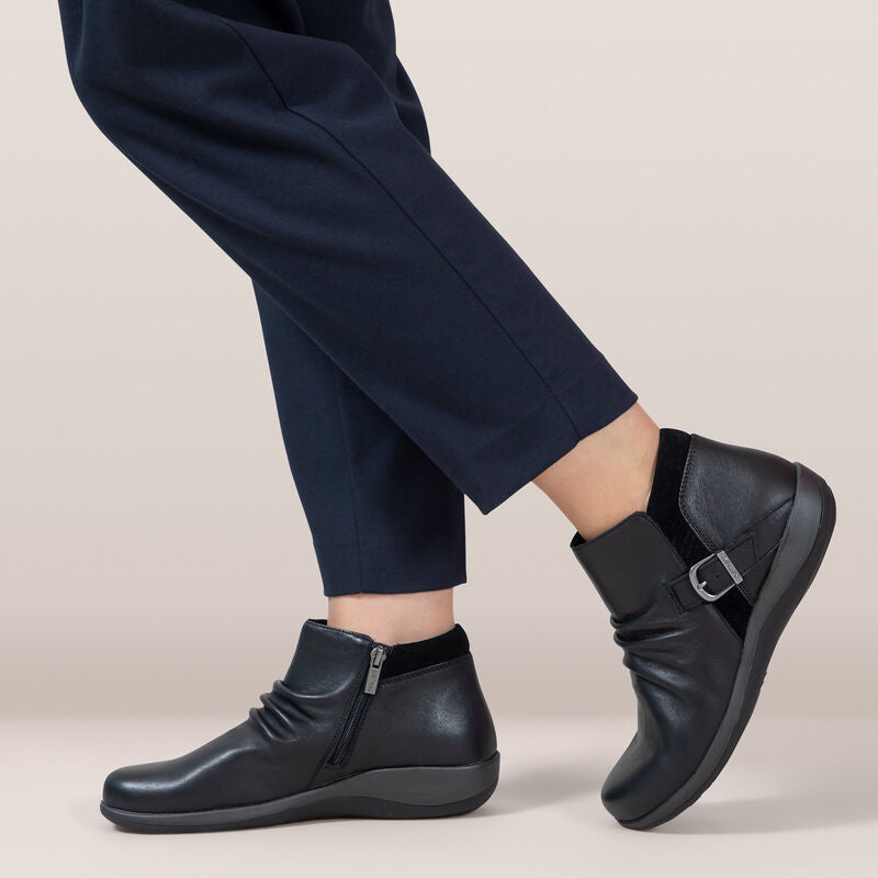 Luna Arch Support Boot Lifestyle #color_black