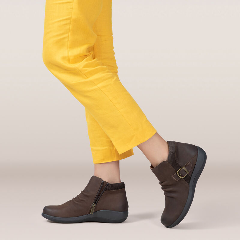 Luna Arch Support Boot Lifestyle #color_dark-earth