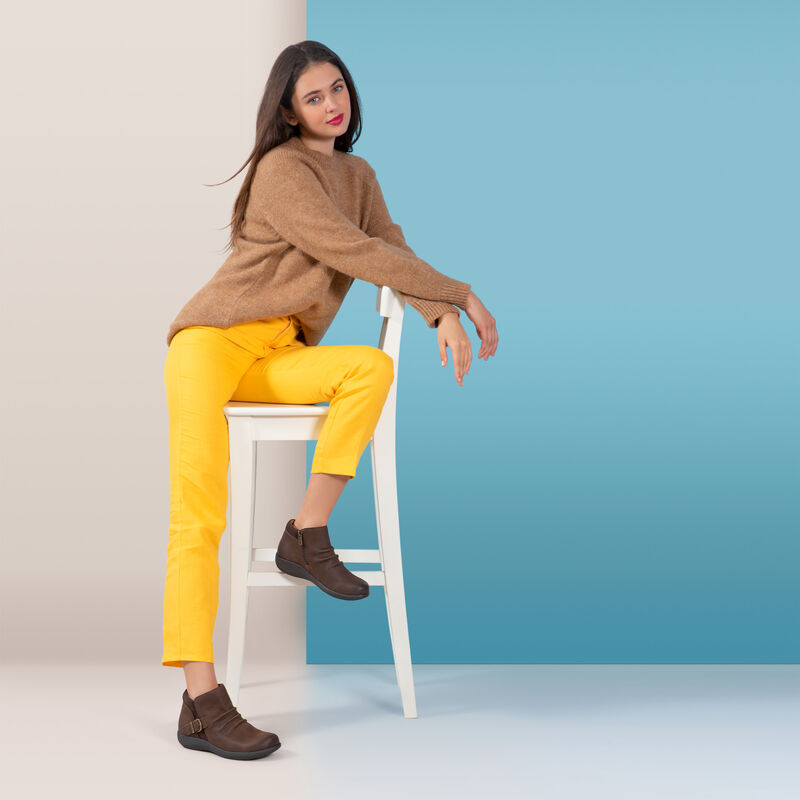 Luna Arch Support Boot Lifestyle #color_dark-earth