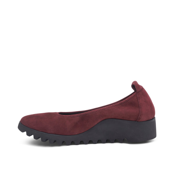 Brianna Slip On #color_burgundy