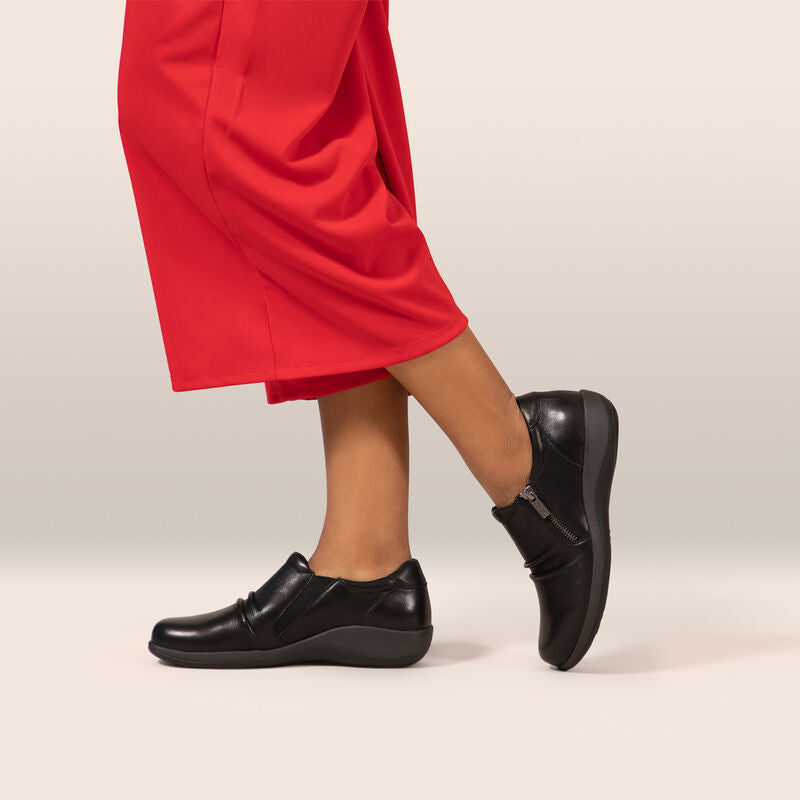 Katie Monk #color_black