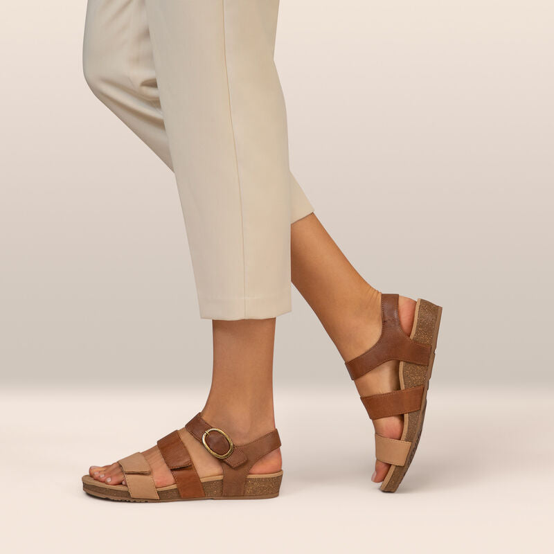 Lilly Adjustable Quarter Strap Sandal #color_walnut