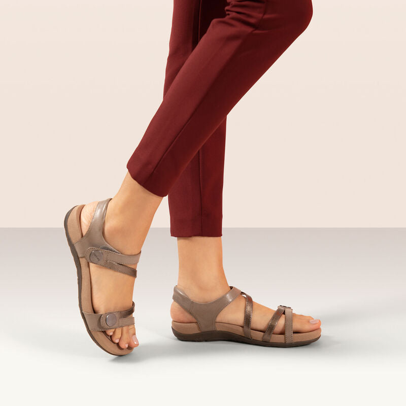 Jess Adjustable Quarter Strap Sandal #color_smoke