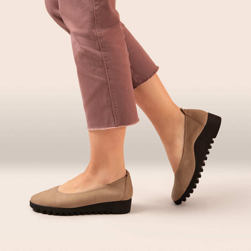 Brianna Slip On #color_taupe
