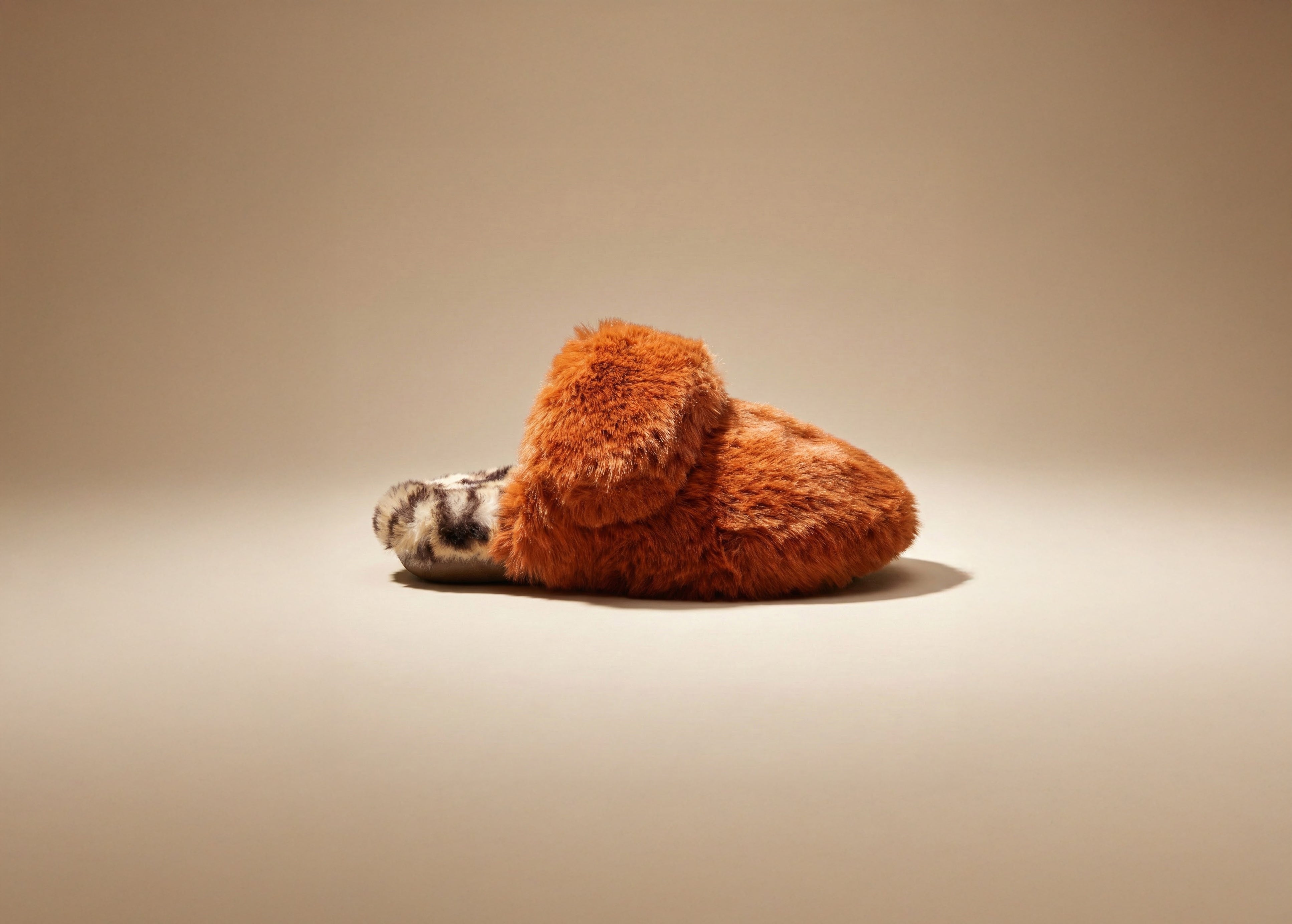 4 Best Slippers for Feet for All-Day Comfort