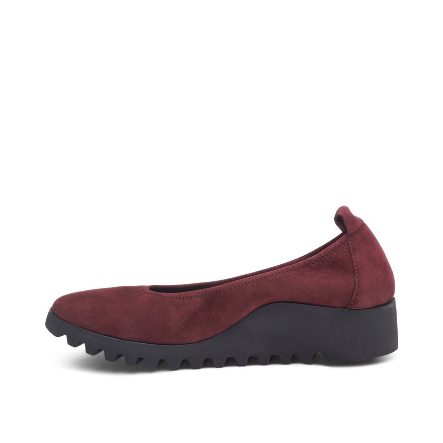Brianna Slip On #color_burgundy