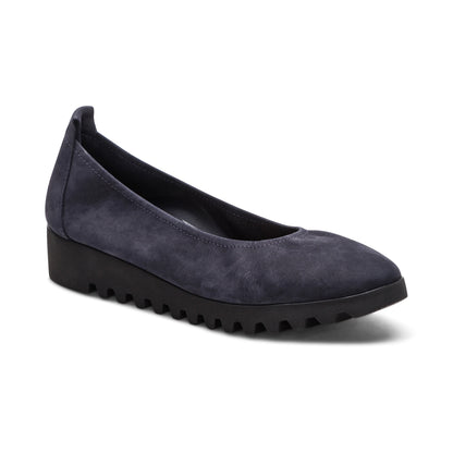 Brianna Slip On #color_navy