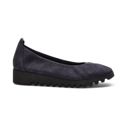 Brianna Slip On #color_navy