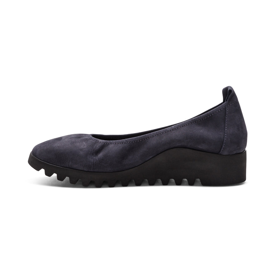 Brianna Slip On #color_navy
