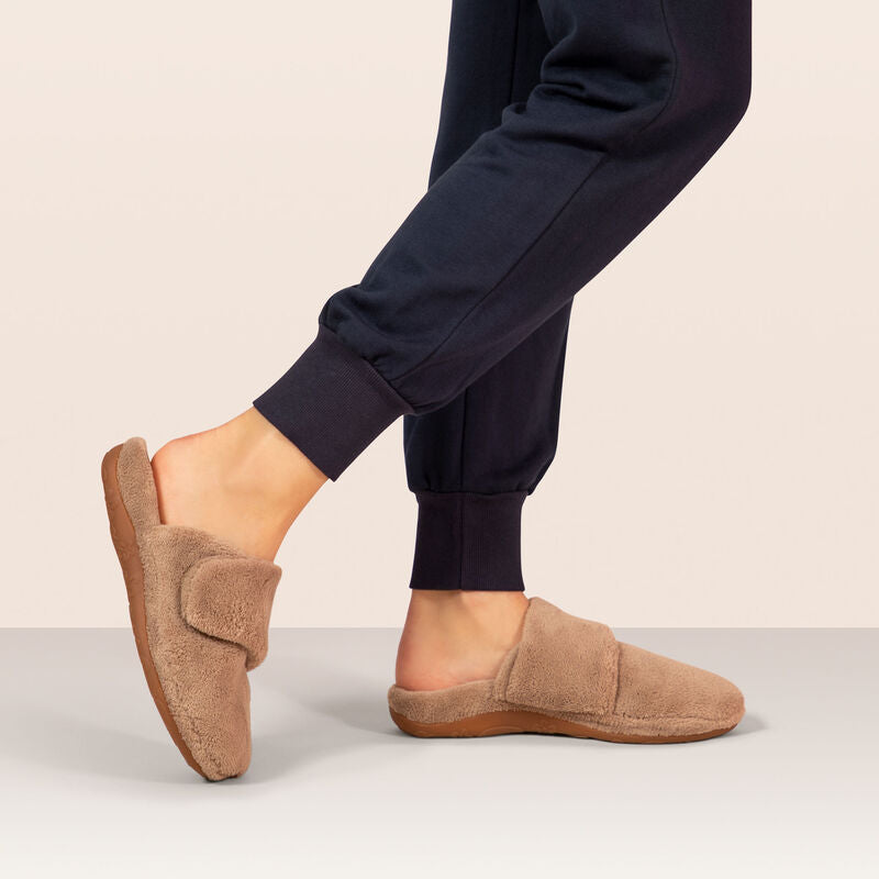 Mandy Closed Toe Slipper #color_coffee