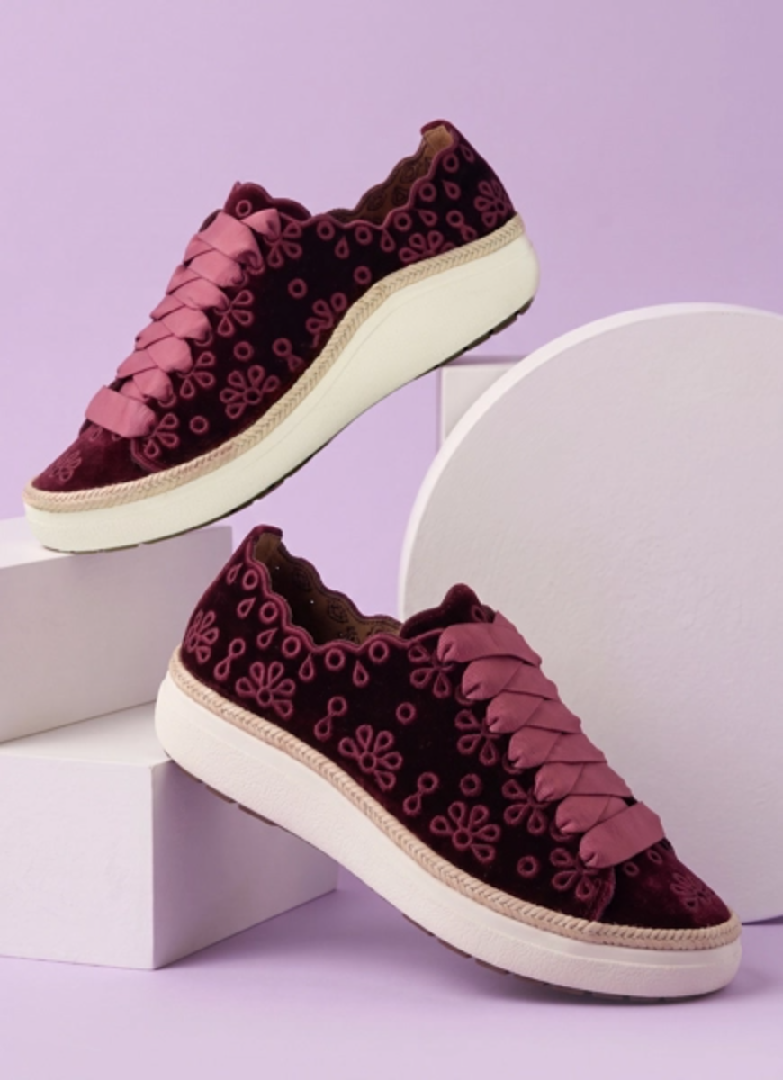 red velvet charlotte womens sneakers