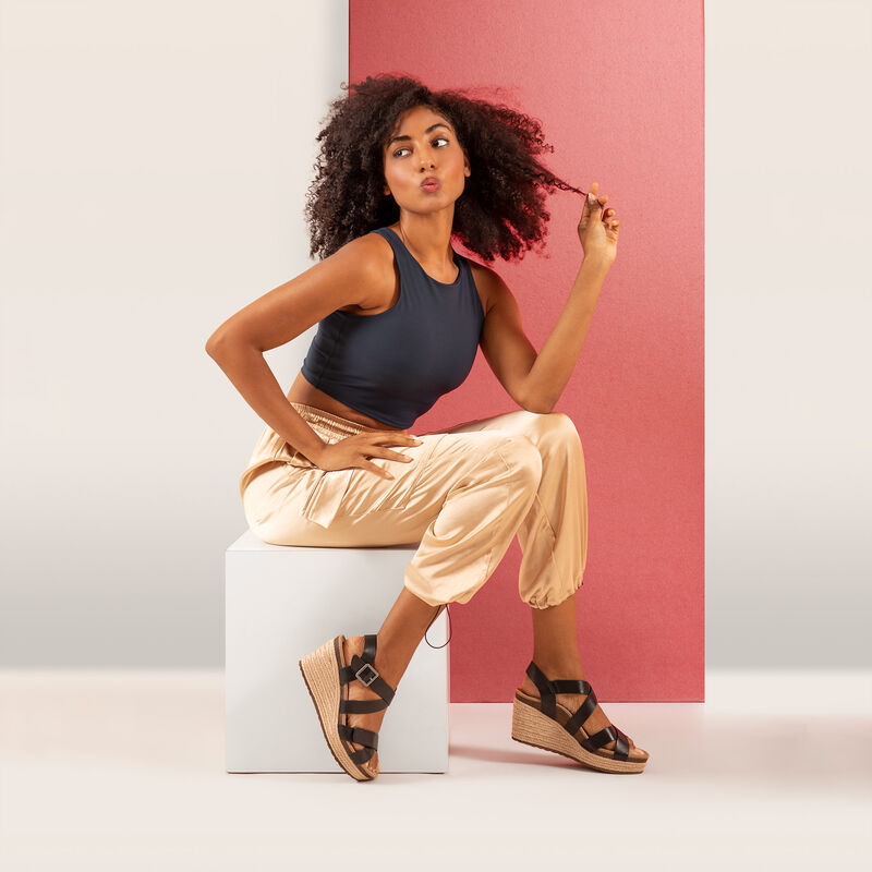 Anna Arch Support Wedge Lifestyle #color_black