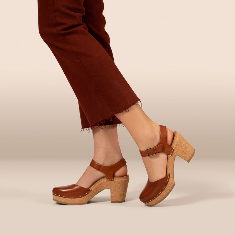Finley Closed Toe Heel Lifestyle #color_cognac