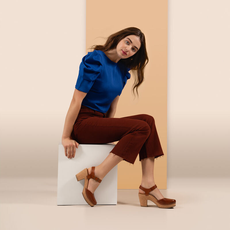 Finley Closed Toe Heel Lifestyle #color_cognac