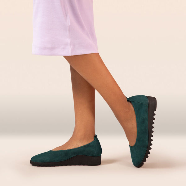 Brianna-Slip-On #color_dark-tea