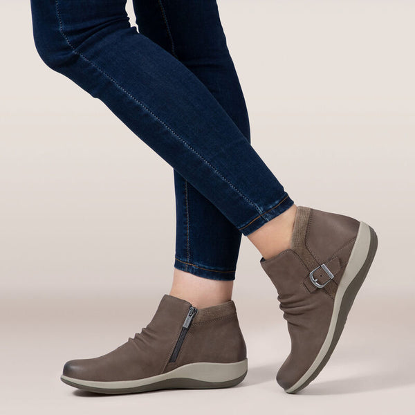 Luna-Arch-Support-Boot #color_charcoal
