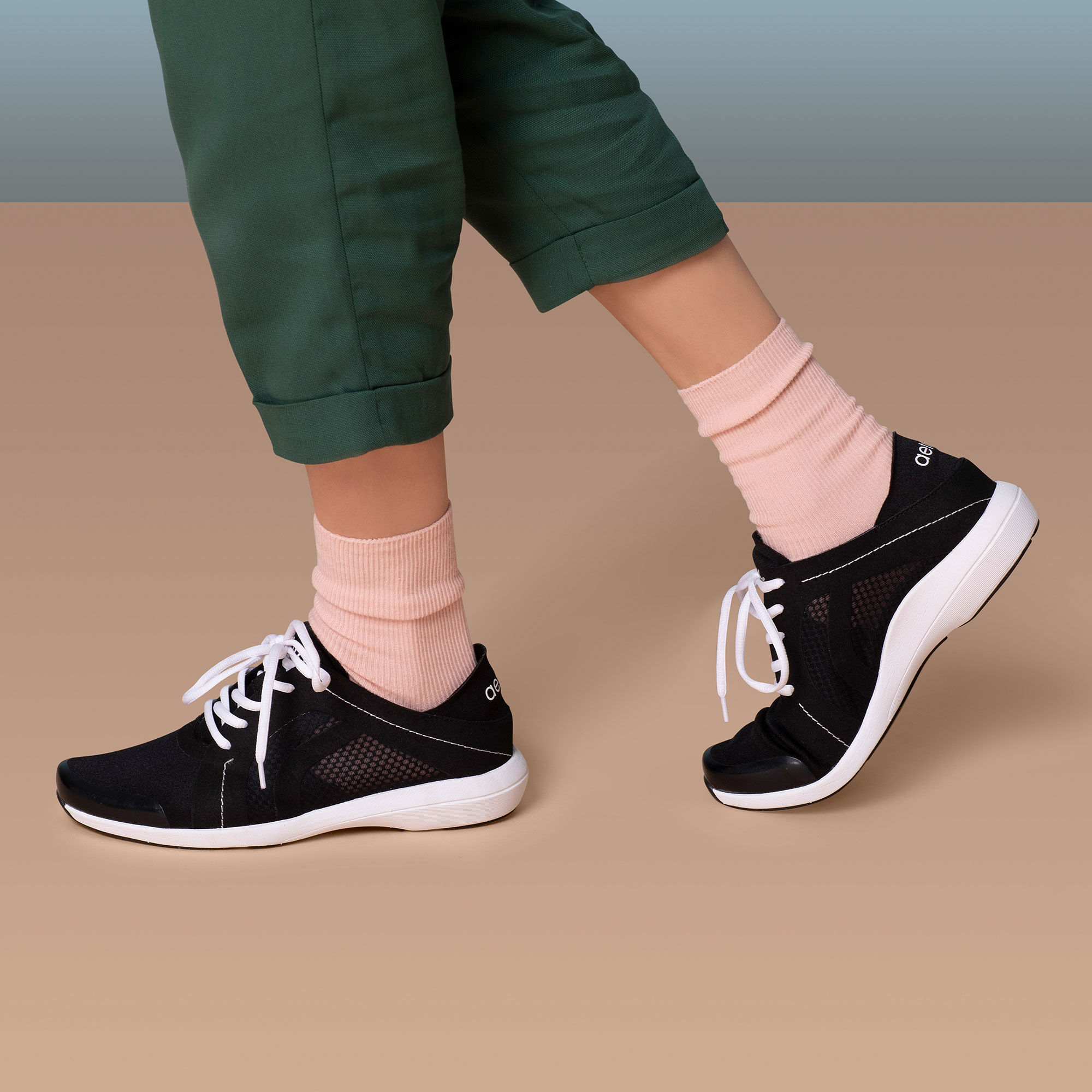 Sloane Berries Sneaker - Black